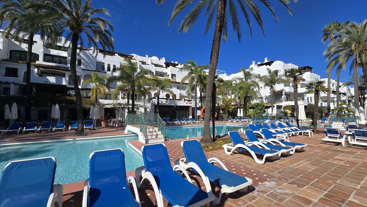 Apartamento de 1 habitación en Puerto Banus en venta con piscina garaje - 600.000 € (Ref: 9715190)