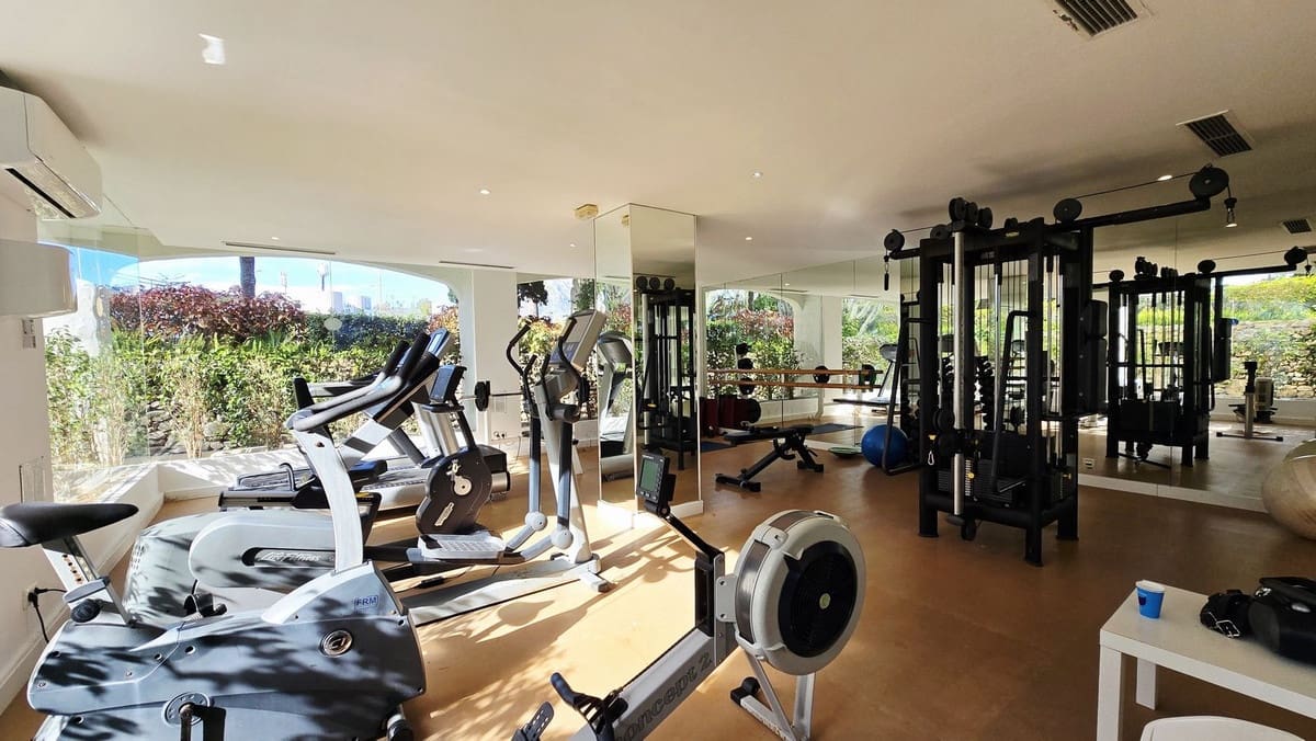 Apartamento de 1 habitación en Puerto Banus en venta con piscina garaje - 600.000 € (Ref: 9715190)