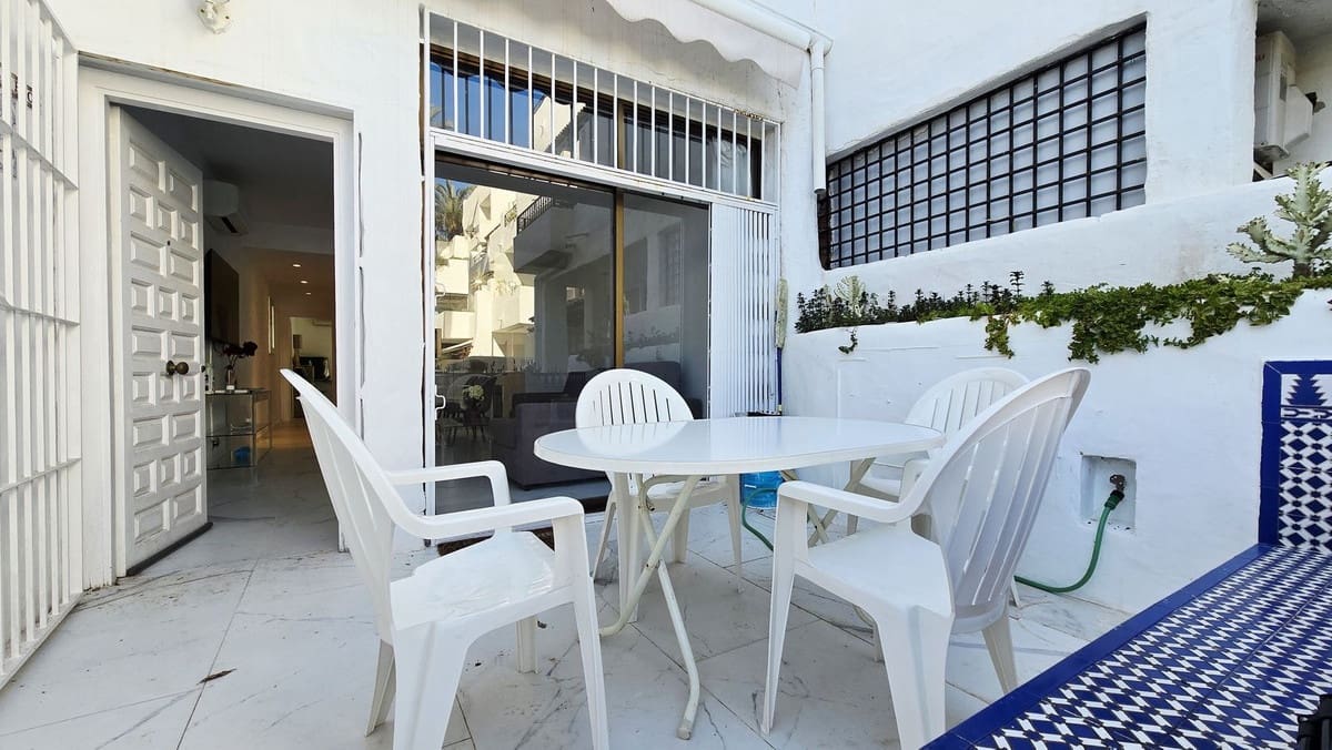 Apartamento de 1 habitación en Puerto Banus en venta con piscina garaje - 600.000 € (Ref: 9715190)