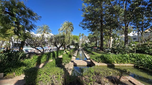 Apartamento de 1 habitación en Puerto Banus, Marbella en venta con piscina garaje - 600.000 € (Ref: 9715190)