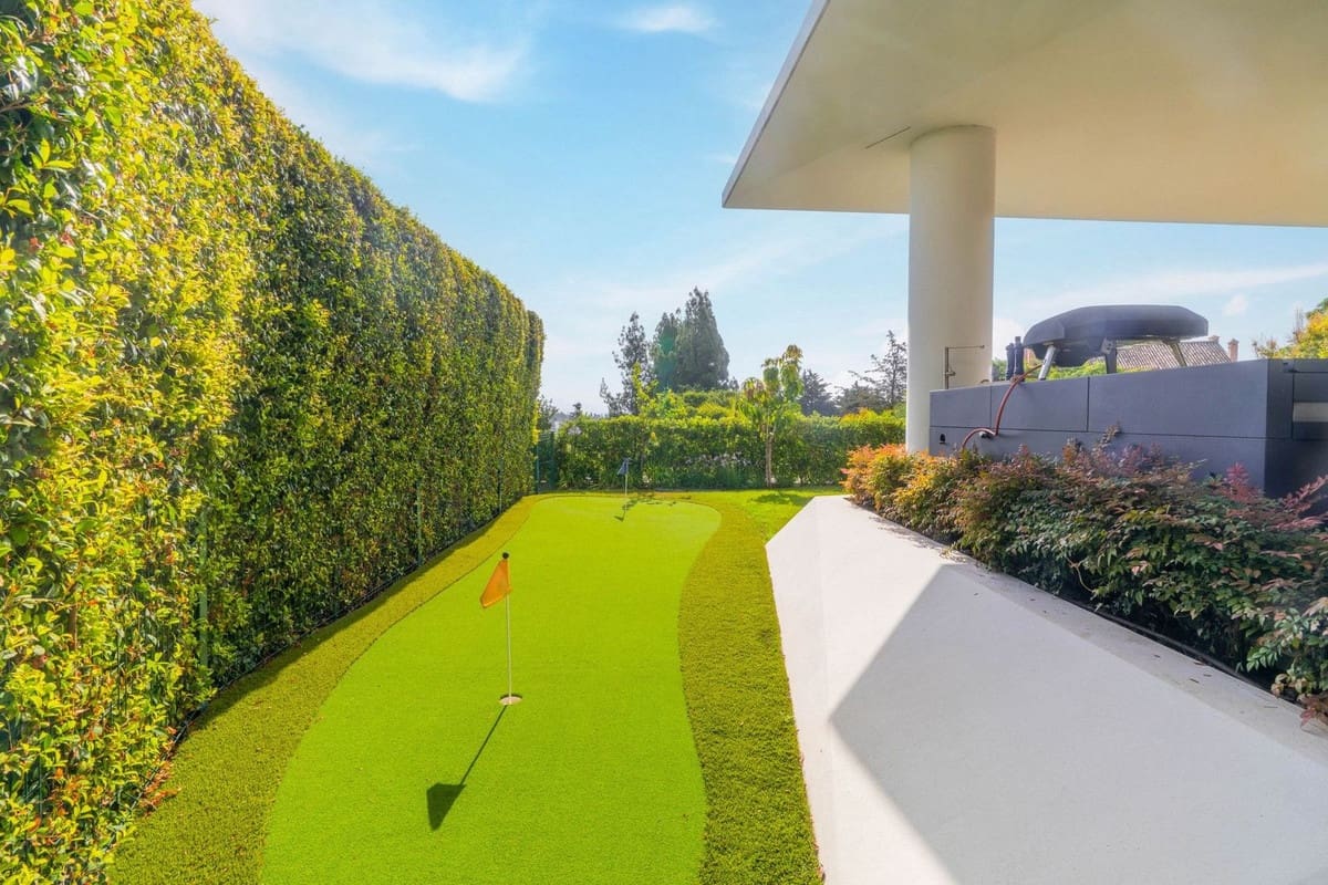 3 bedroom Villa for sale in Nueva Andalucia with pool garage - € 4,295,000 (Ref: 9716481)