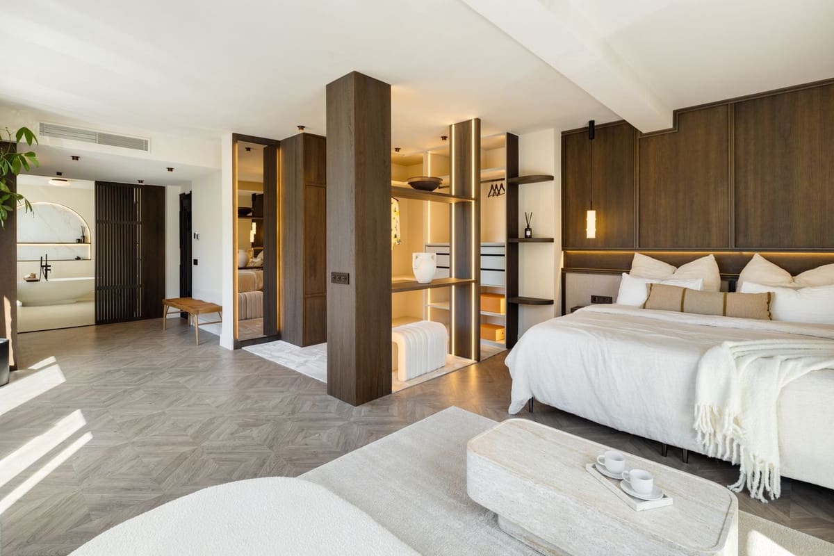 5 bedroom Villa for sale in Nueva Andalucia with pool garage - € 4,290,000 (Ref: 9720355)