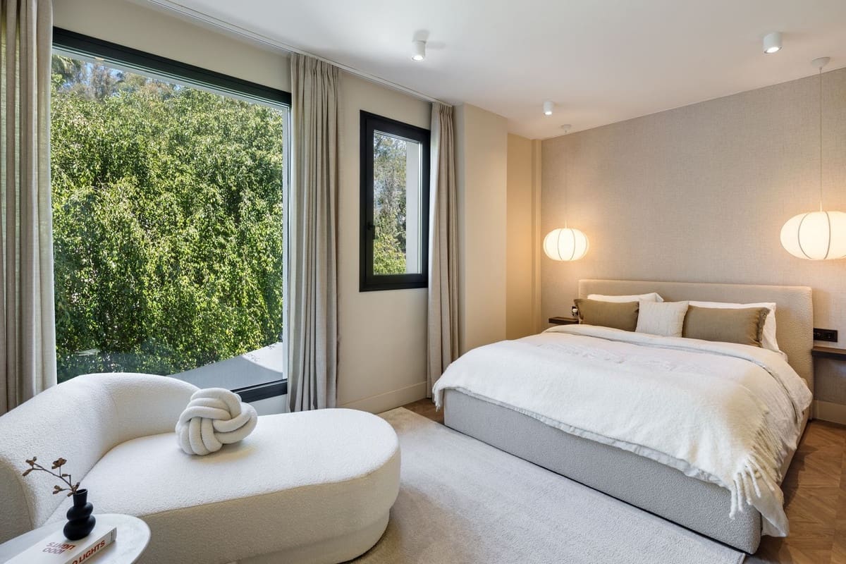 5 bedroom Villa for sale in Nueva Andalucia with pool garage - € 4,290,000 (Ref: 9720355)