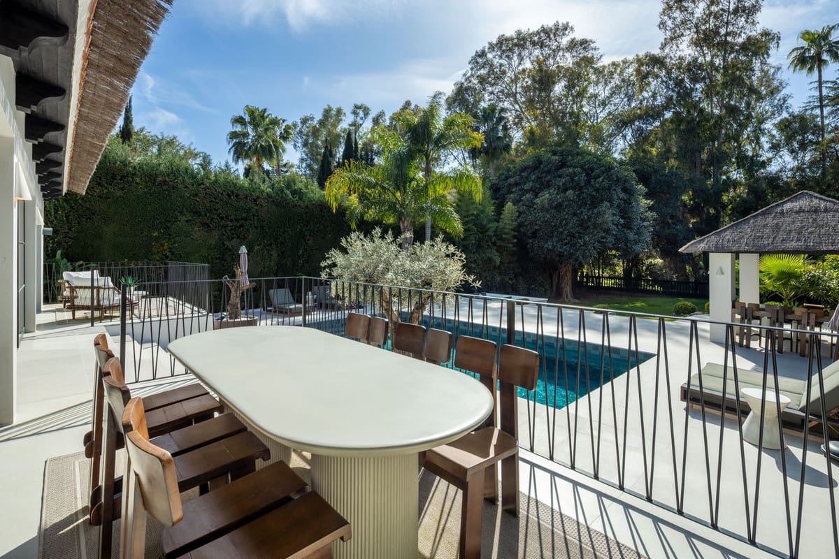 5 bedroom Villa for sale in Nueva Andalucia with pool garage - € 4,290,000 (Ref: 9720355)