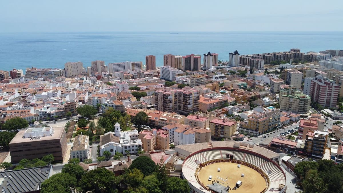 2 Zimmer Apartment zu verkaufen in Fuengirola mit Pool Garage - 327.850 € (Ref: 9722208)