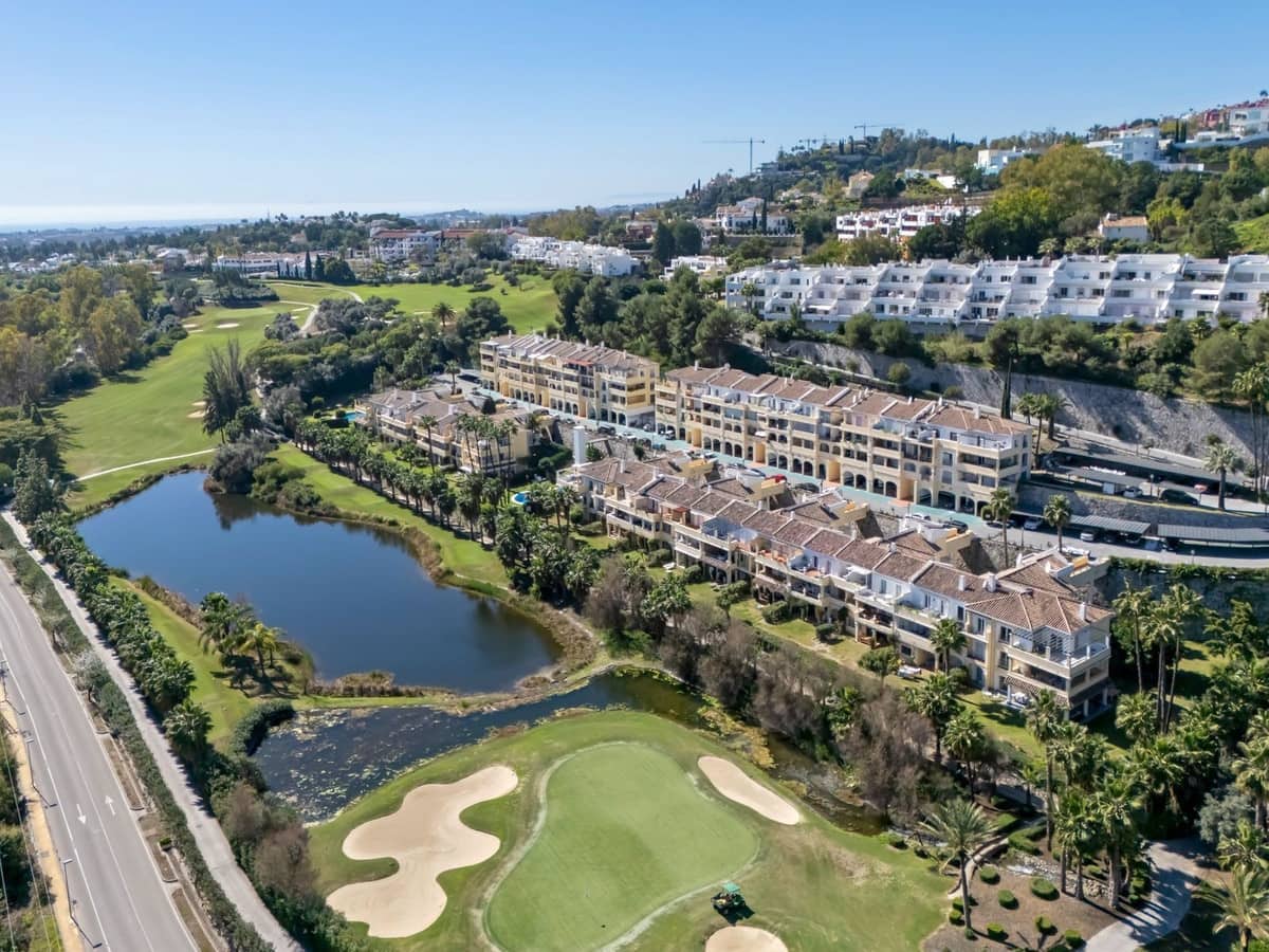 3 soveværelse Lejlighed til salg i La Quinta med swimmingpool garage - € 599.000 (Ref: 9744232)