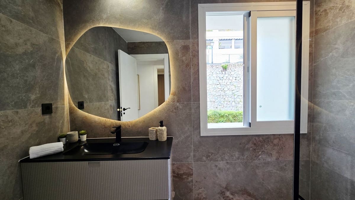 3 soveværelse Lejlighed til salg i La Quinta med swimmingpool garage - € 599.000 (Ref: 9744232)