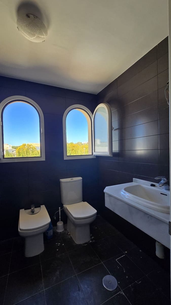 4 slaapkamer Huis te koop in Calahonda met zwembad garage - € 639.000 (Ref: 9745166)