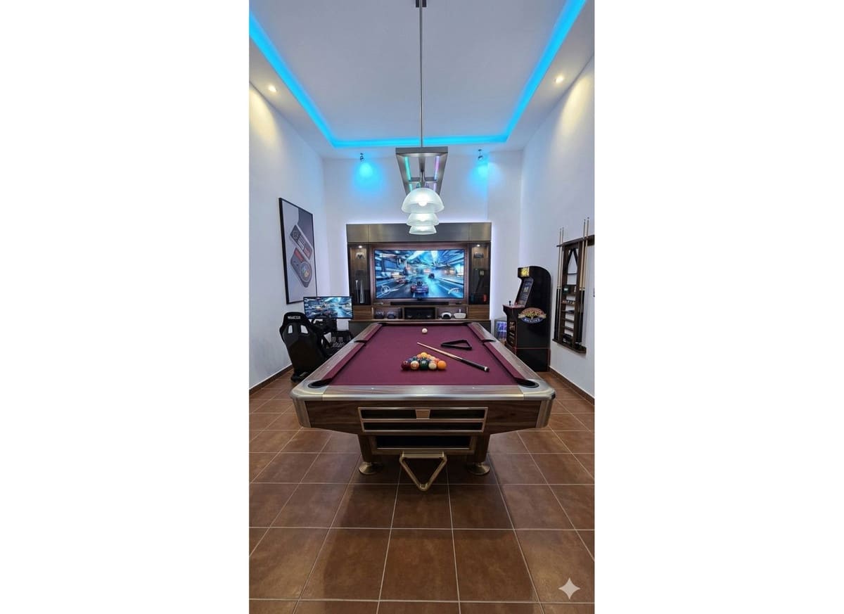 4 slaapkamer Huis te koop in Calahonda met zwembad garage - € 639.000 (Ref: 9745166)