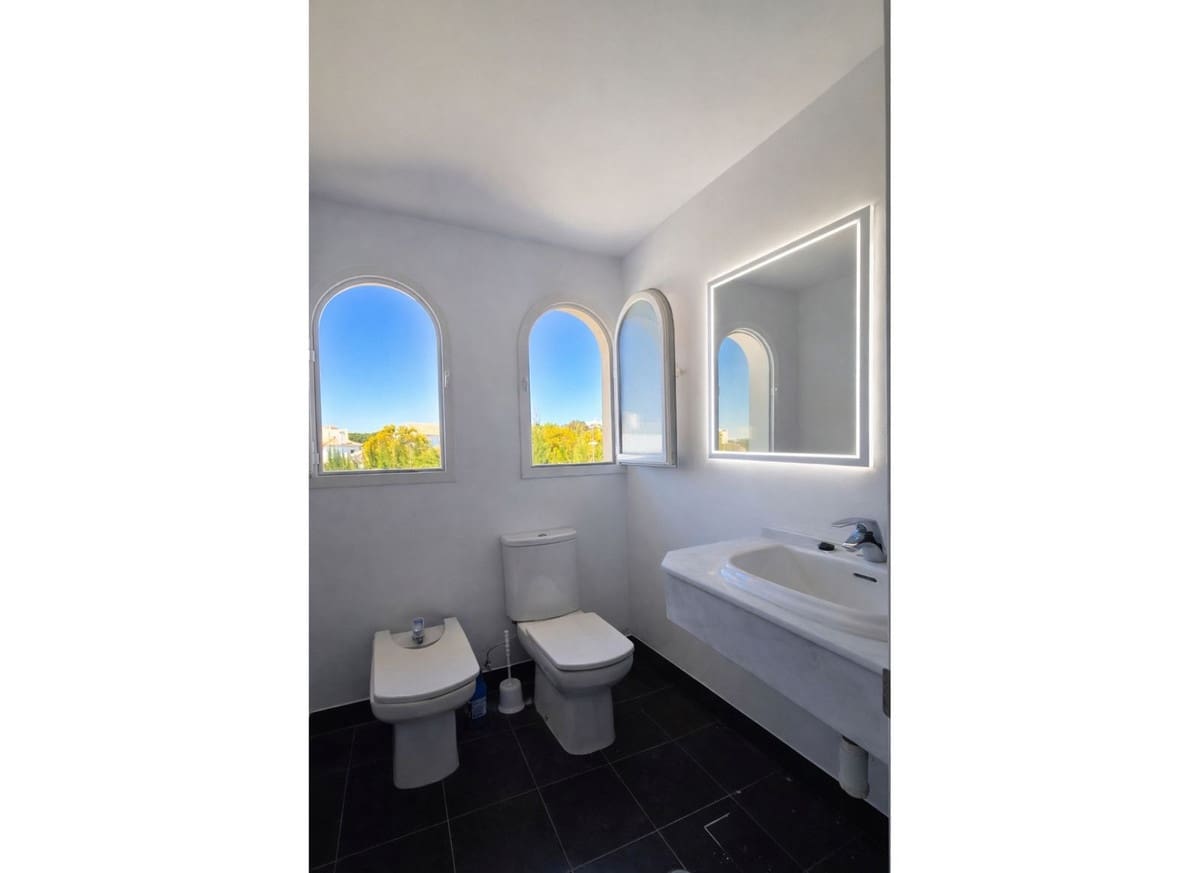 4 slaapkamer Huis te koop in Calahonda met zwembad garage - € 639.000 (Ref: 9745166)