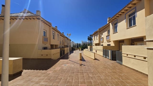 4 Zimmer Haus zu verkaufen in Calahonda, Mijas mit Pool Garage - 639.000 € (Ref: 9745166)