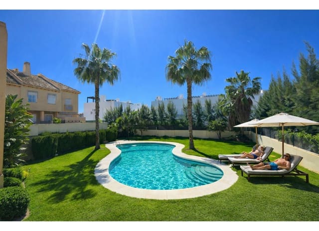 4 Zimmer Haus zu verkaufen in Calahonda, Mijas mit Pool Garage - 639.000 € (Ref: 9745166)