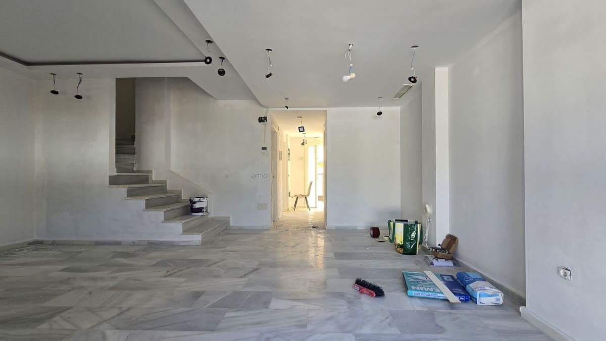 4 slaapkamer Huis te koop in Calahonda met zwembad garage - € 639.000 (Ref: 9745167)