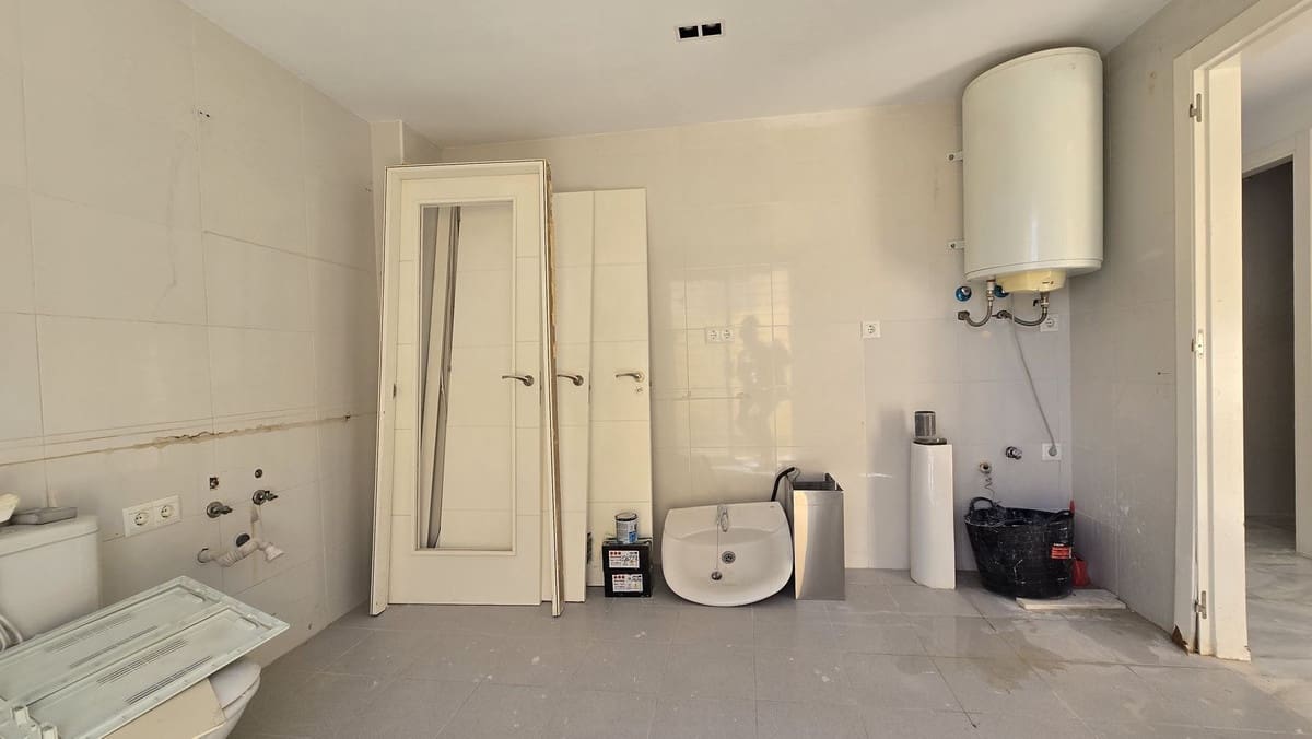 4 slaapkamer Huis te koop in Calahonda met zwembad garage - € 639.000 (Ref: 9745167)