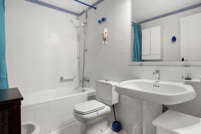 3 soveværelse Byhus til salg i Estepona med swimmingpool garage - € 619.000 (Ref: 9747302)