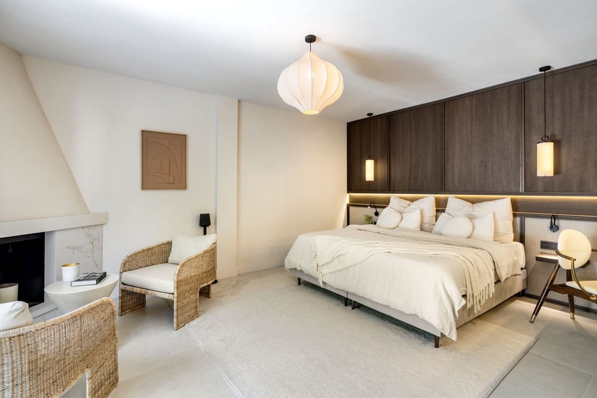 5 makuuhuone Huvila myytävänä paikassa Nueva Andalucia mukana uima-altaan 
autotalli - 4 290 000 € (Ref: 9747303)