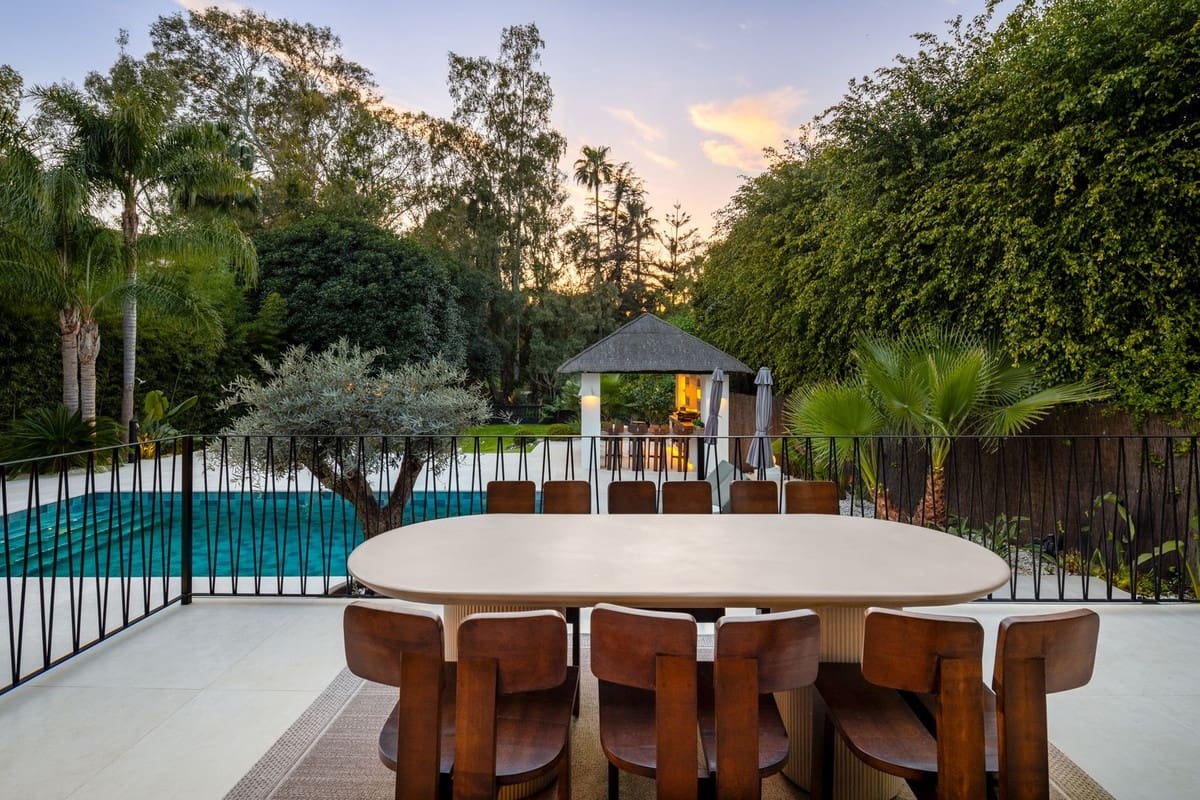 5 bedroom Villa for sale in Nueva Andalucia with pool garage - € 4,290,000 (Ref: 9747303)