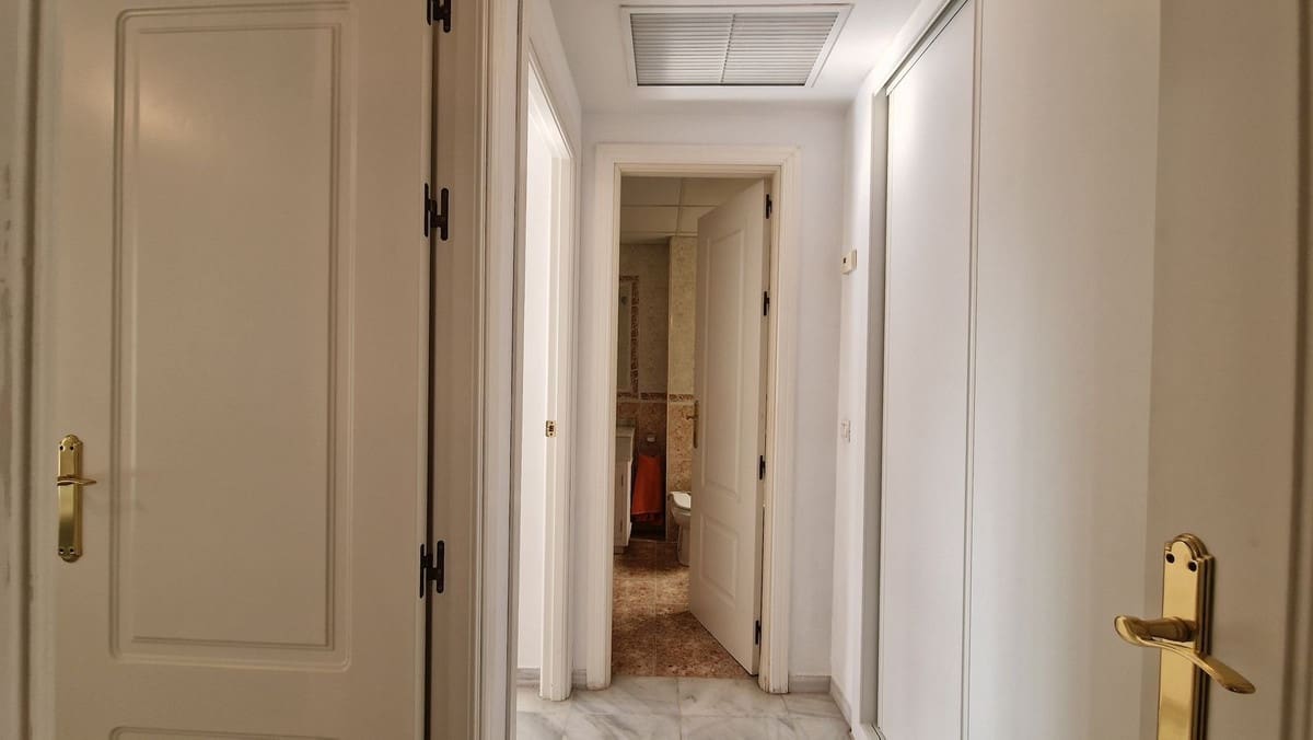 2 bedroom Apartment for sale in Nueva Andalucia with pool garage - € 339,000 (Ref: 9753416)