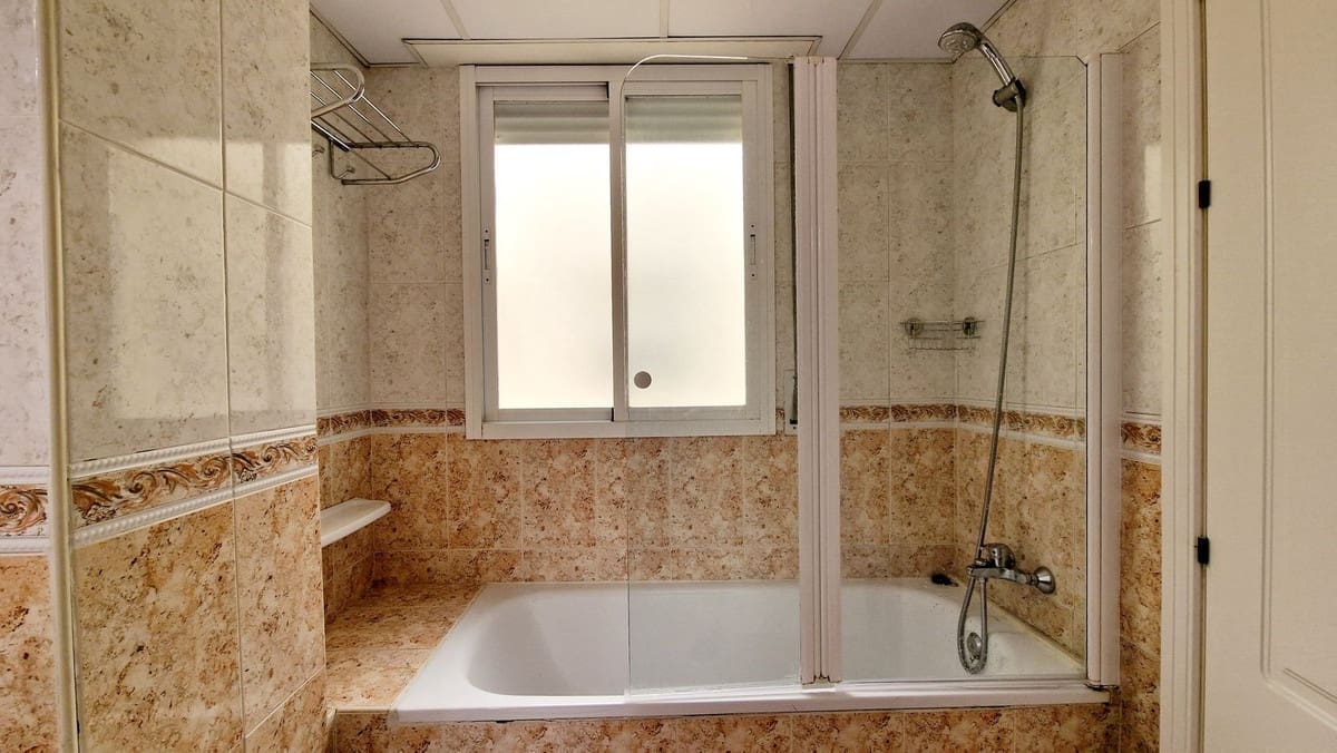 2 bedroom Apartment for sale in Nueva Andalucia with pool garage - € 339,000 (Ref: 9753416)