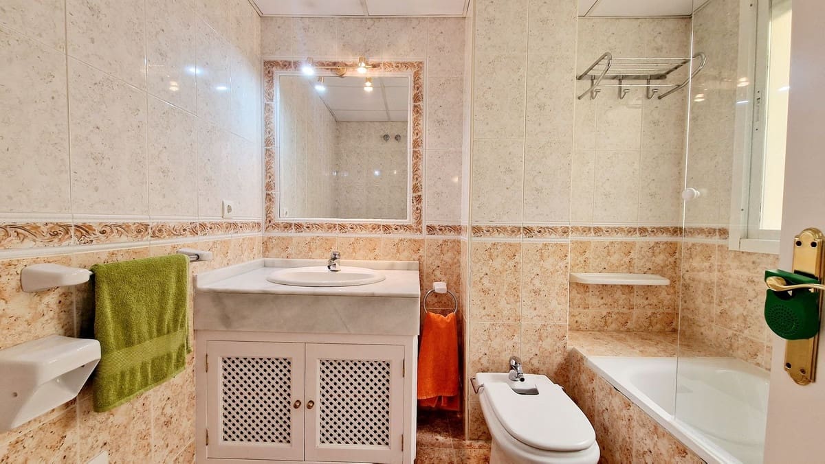 2 bedroom Apartment for sale in Nueva Andalucia with pool garage - € 339,000 (Ref: 9753416)