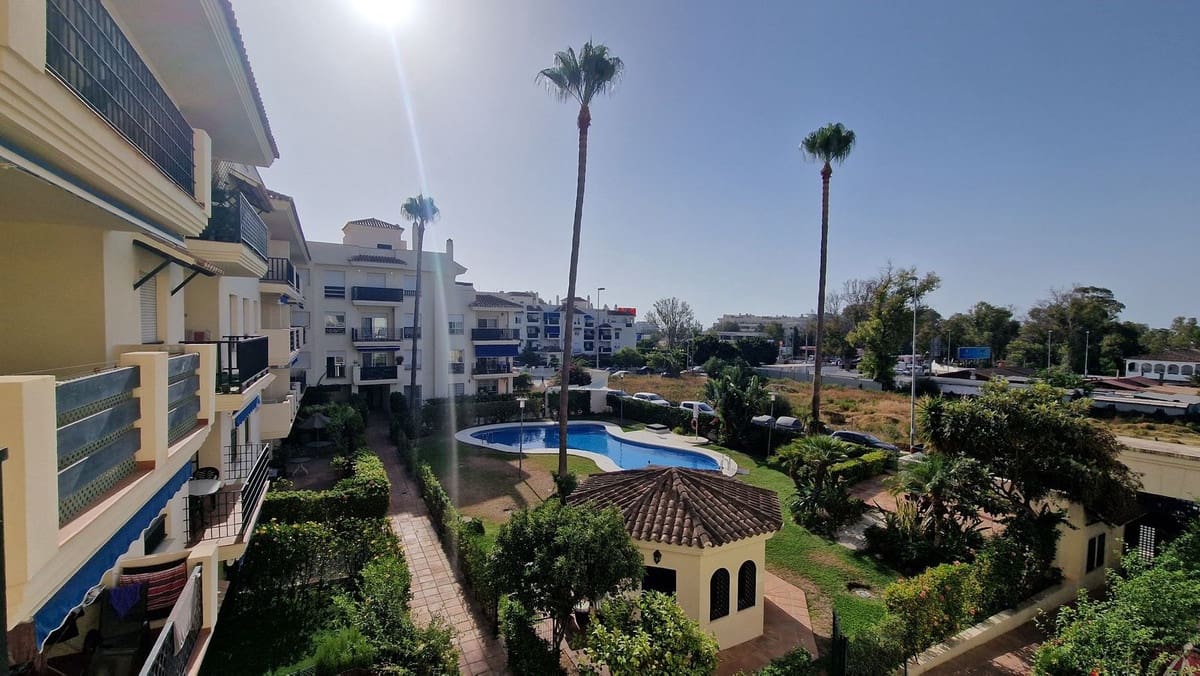 2 bedroom Apartment for sale in Nueva Andalucia with pool garage - € 339,000 (Ref: 9753416)