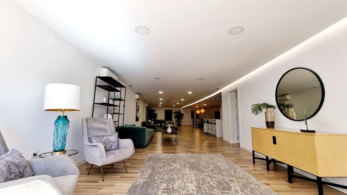 Apartamento de 3 habitaciones en Estepona en venta con piscina garaje - 895.000 € (Ref: 9764892)