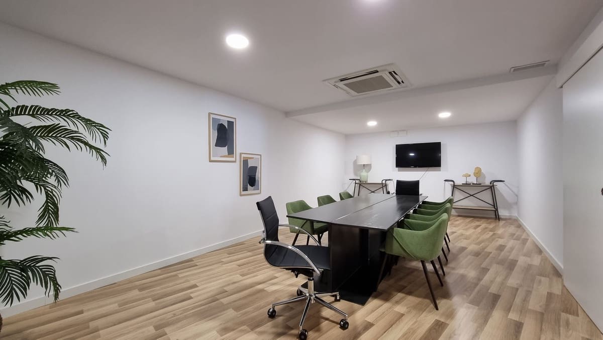 Apartamento de 3 habitaciones en Estepona en venta con piscina garaje - 895.000 € (Ref: 9764892)