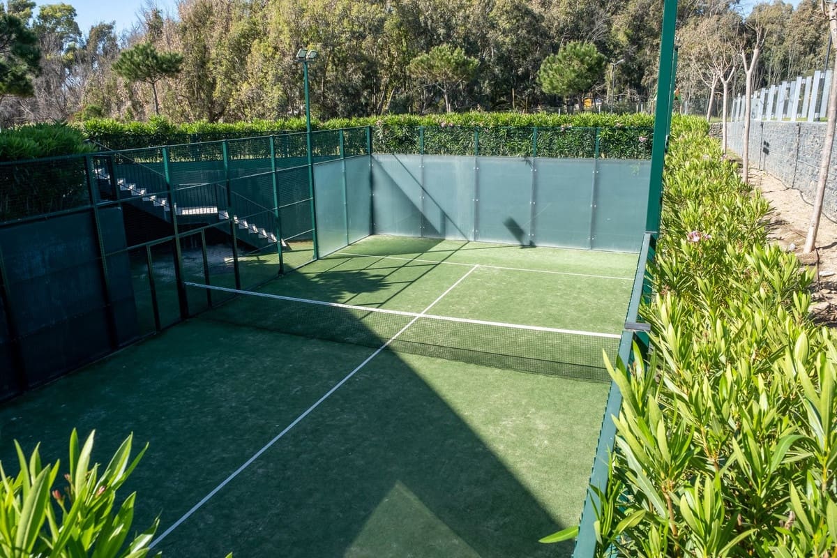 Apartamento de 3 habitaciones en Estepona en venta con piscina garaje - 895.000 € (Ref: 9764892)