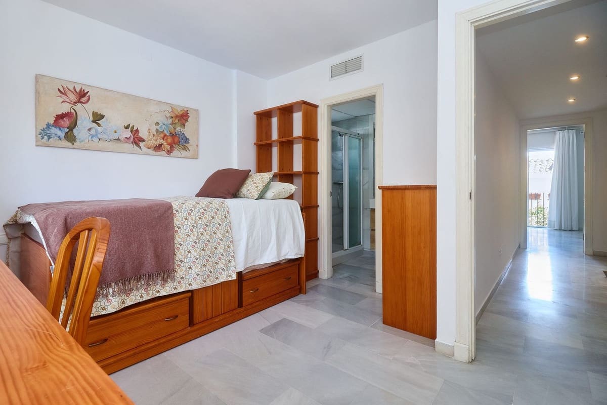 3 bedroom Townhouse for rent in Golden Mile with pool garage - € 4,500 (Ref: 9772637)