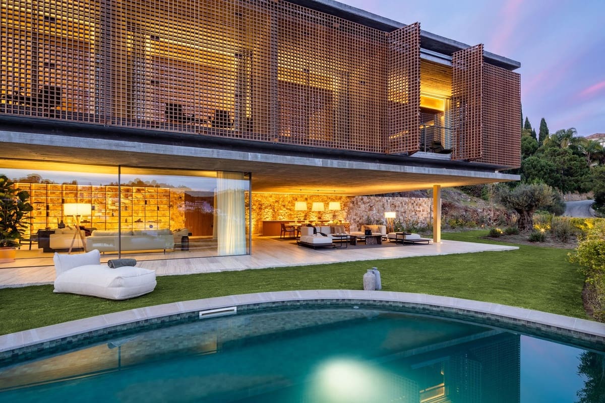 7 bedroom Villa for sale in El Madronal with pool garage - € 10,800,000 (Ref: 9774323)