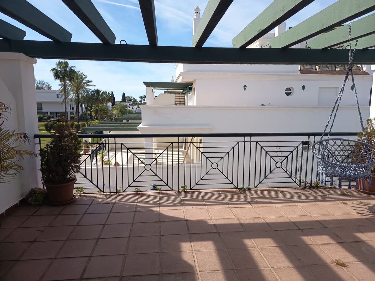 2 Zimmer Apartment zu verkaufen in Nueva Andalucia mit Pool Garage - 429.000 € (Ref: 9786767)