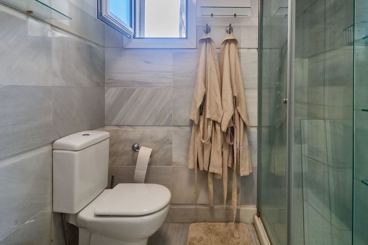 3 sypialnia Dom do wynajęcia w Marbella z basenem garażem - 4 200 € (Ref: 9805955)