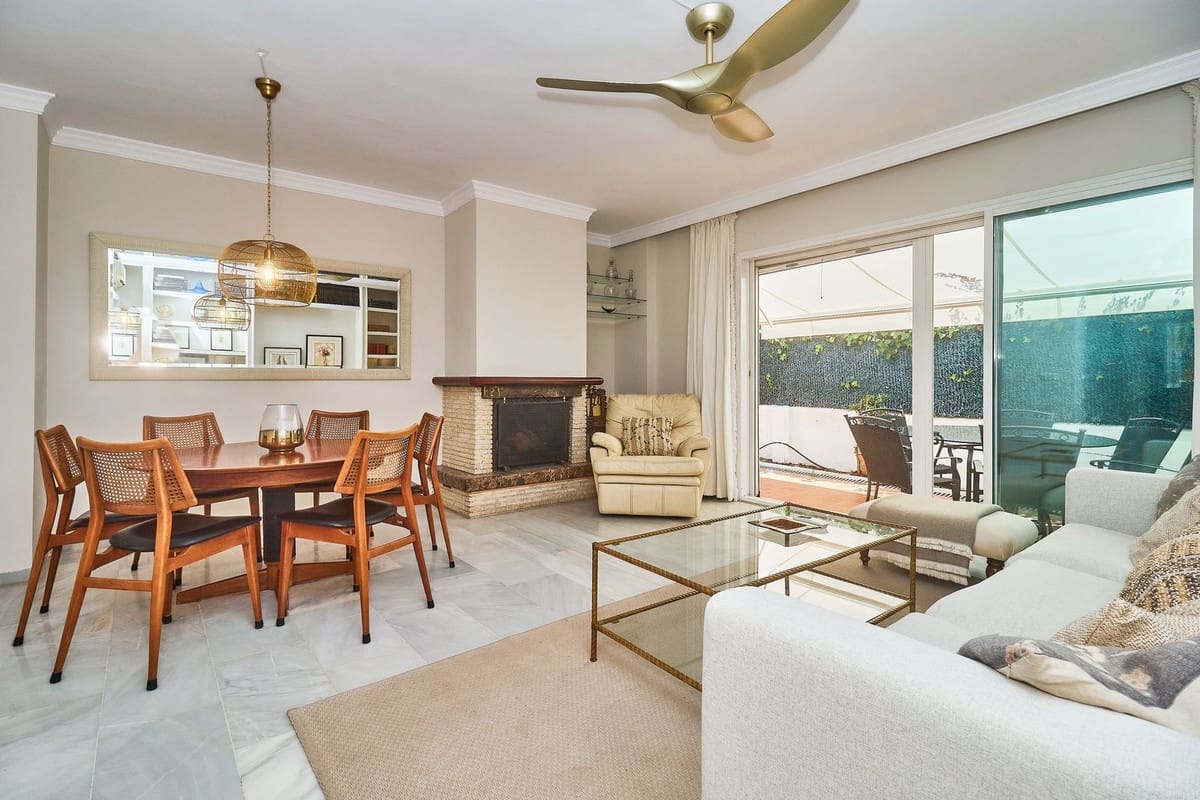 3 sypialnia Dom do wynajęcia w Marbella z basenem garażem - 4 200 € (Ref: 9805955)