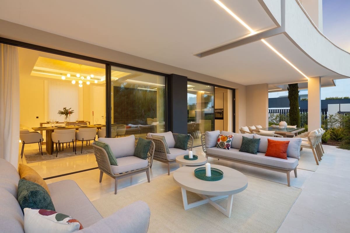 5 soverom Villa til salgs i Nueva Andalucia med svømmebasseng garasje - € 5 265 000 (Ref: 9812442)