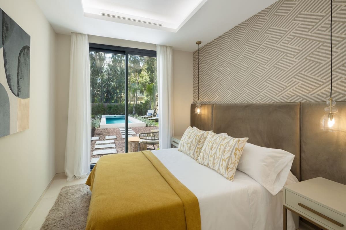5 soverom Villa til salgs i Nueva Andalucia med svømmebasseng garasje - € 5 265 000 (Ref: 9812442)