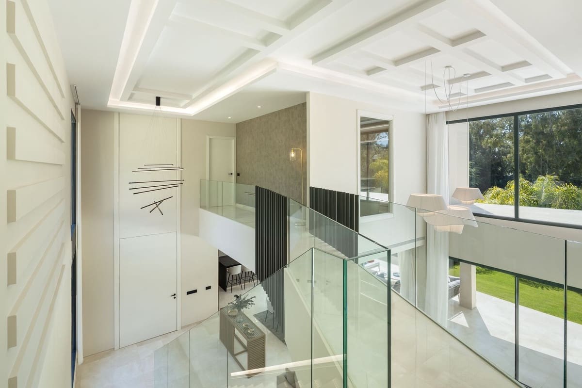5 soverom Villa til salgs i Nueva Andalucia med svømmebasseng garasje - € 5 265 000 (Ref: 9812442)