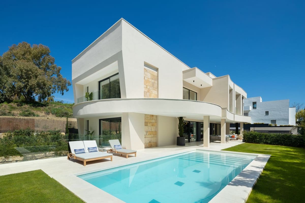5 soverom Villa til salgs i Nueva Andalucia med svømmebasseng garasje - € 5 265 000 (Ref: 9812442)