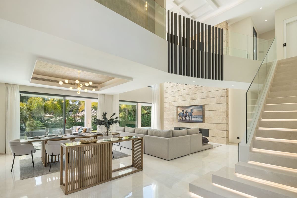 5 soverom Villa til salgs i Nueva Andalucia med svømmebasseng garasje - € 5 265 000 (Ref: 9812442)