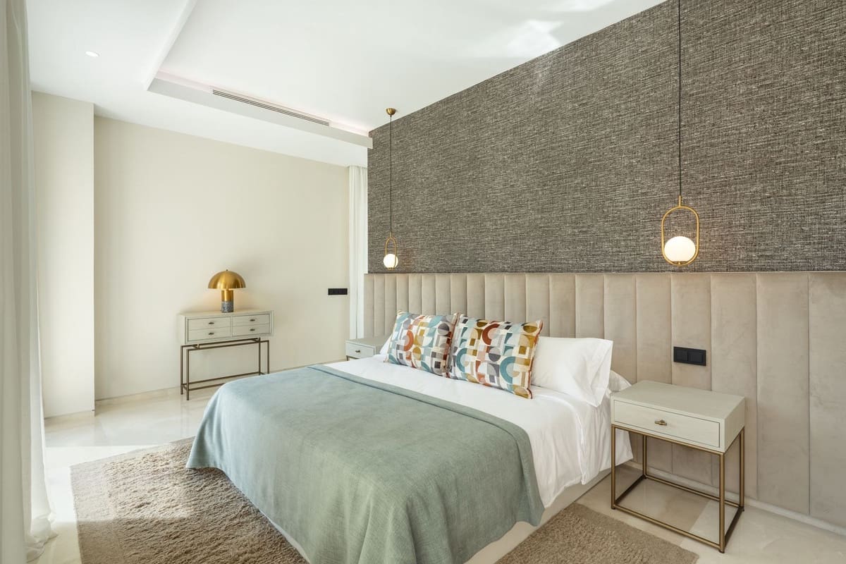 5 soverom Villa til salgs i Nueva Andalucia med svømmebasseng garasje - € 5 265 000 (Ref: 9812442)