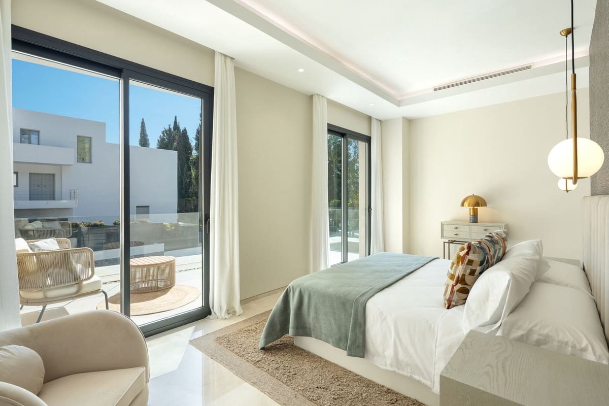 5 soverom Villa til salgs i Nueva Andalucia med svømmebasseng garasje - € 5 265 000 (Ref: 9812442)
