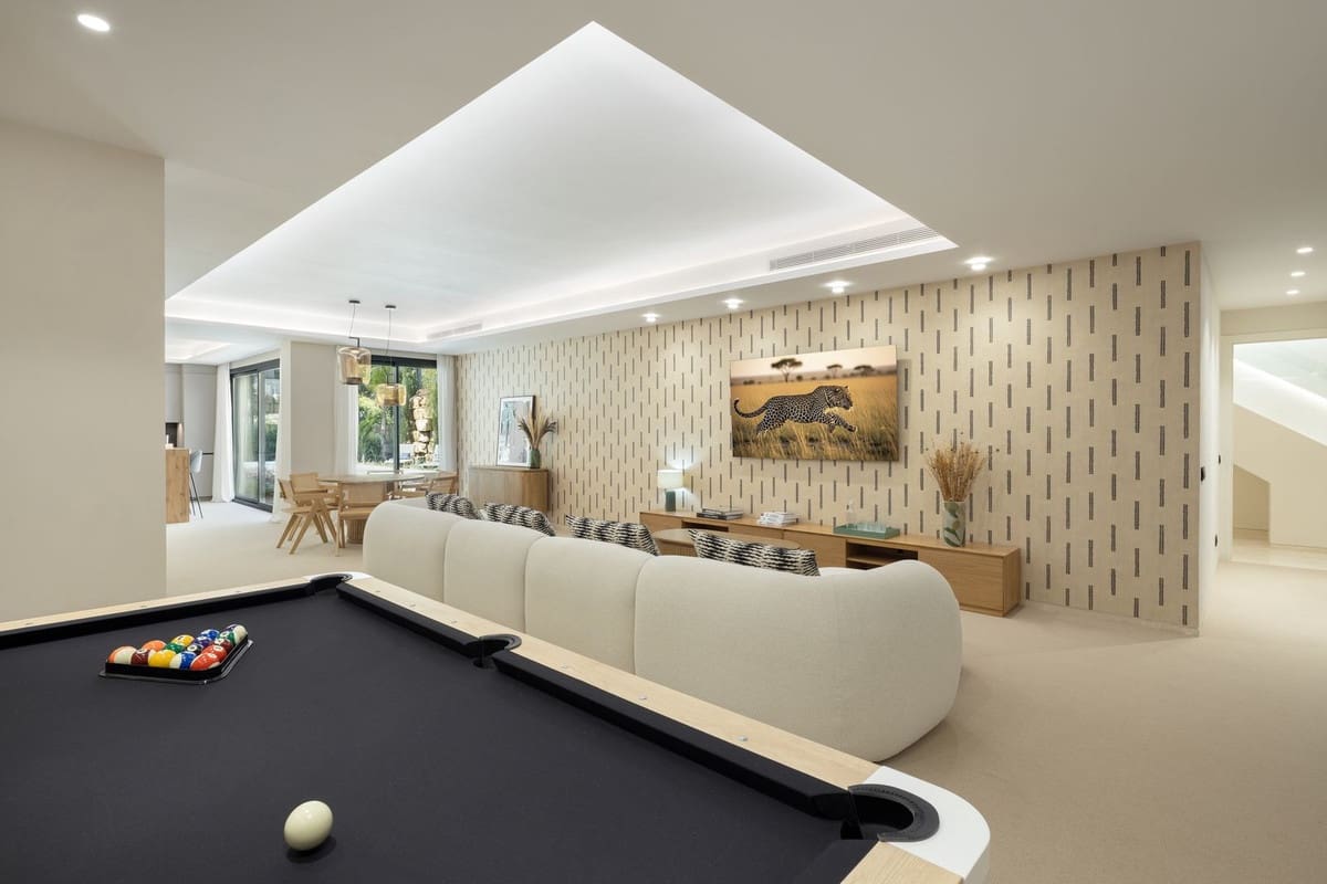 5 soverom Villa til salgs i Nueva Andalucia med svømmebasseng garasje - € 5 265 000 (Ref: 9812442)
