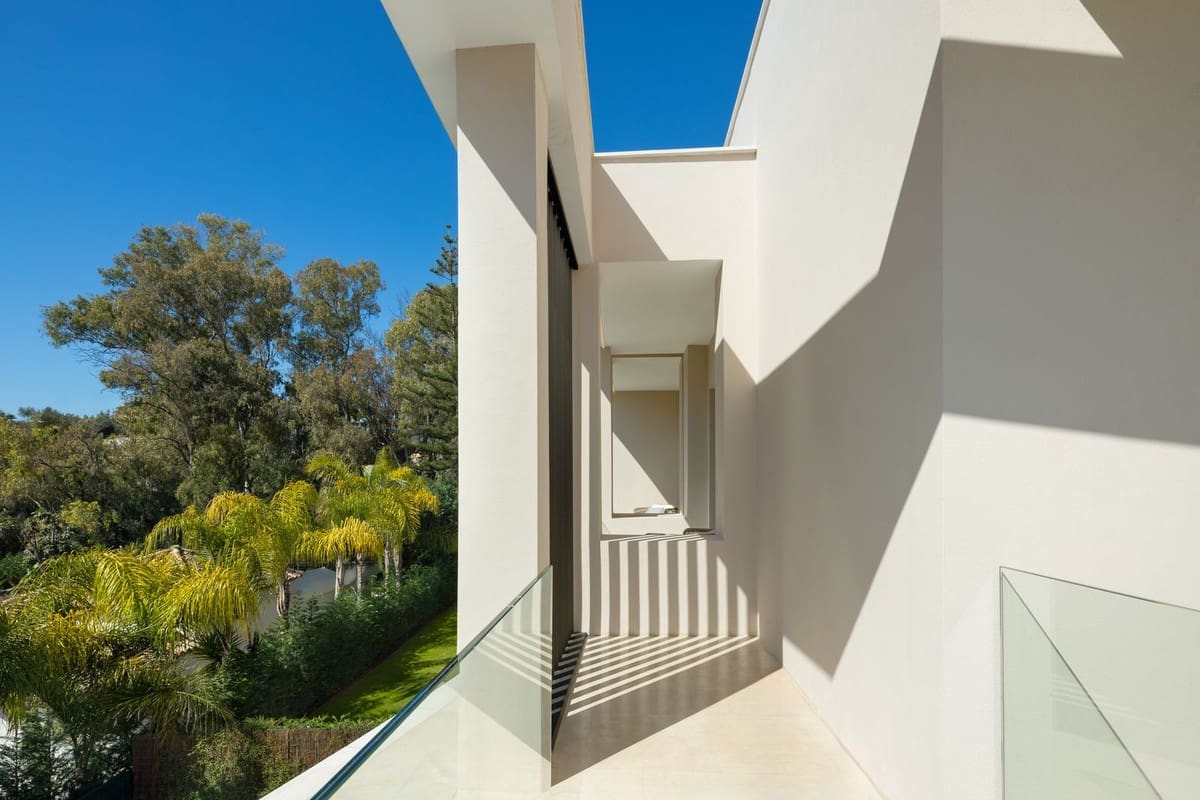 5 soverom Villa til salgs i Nueva Andalucia med svømmebasseng garasje - € 5 265 000 (Ref: 9812442)