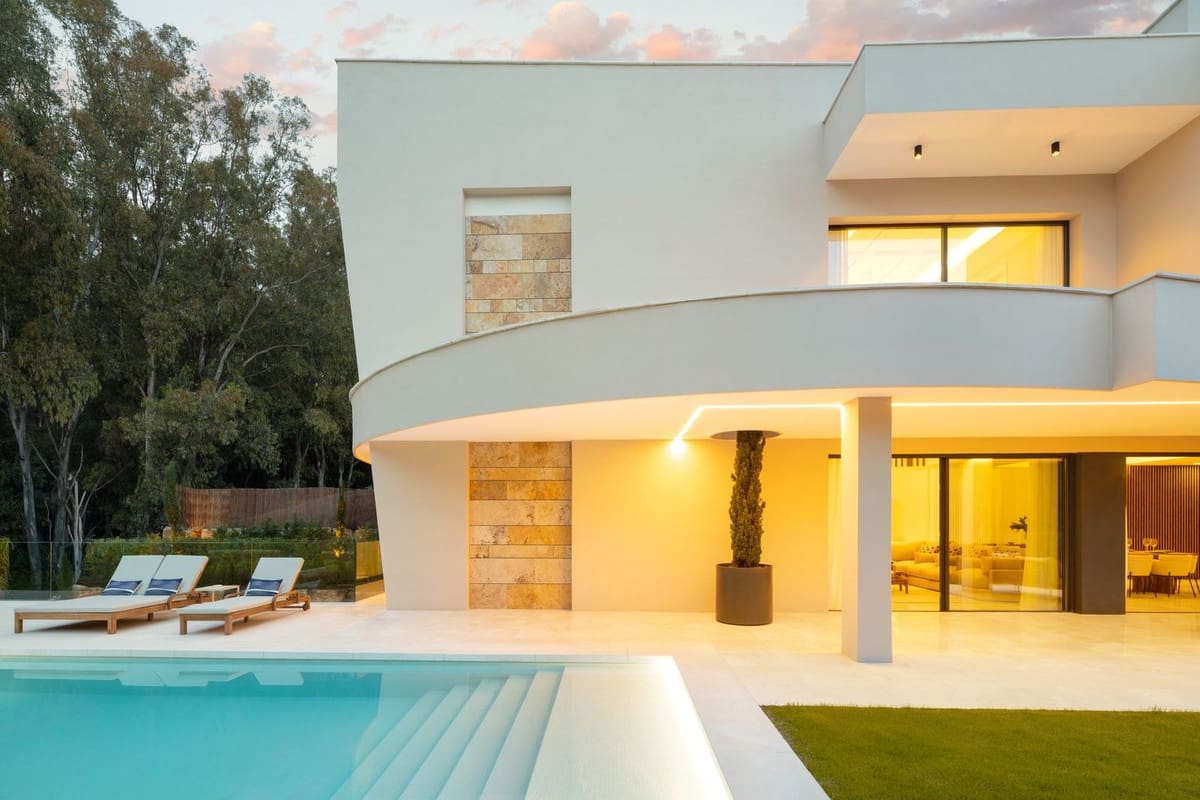 5 soverom Villa til salgs i Nueva Andalucia med svømmebasseng garasje - € 5 265 000 (Ref: 9812442)