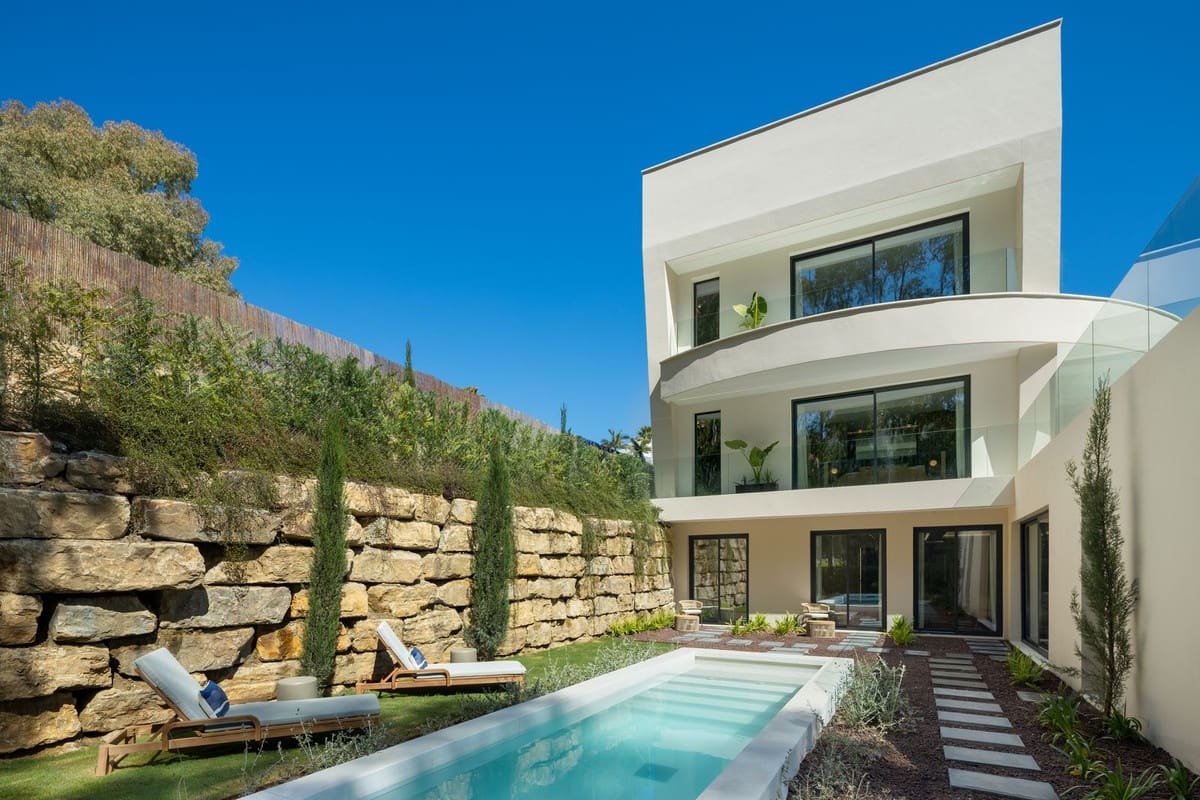 5 soverom Villa til salgs i Nueva Andalucia med svømmebasseng garasje - € 5 265 000 (Ref: 9812442)