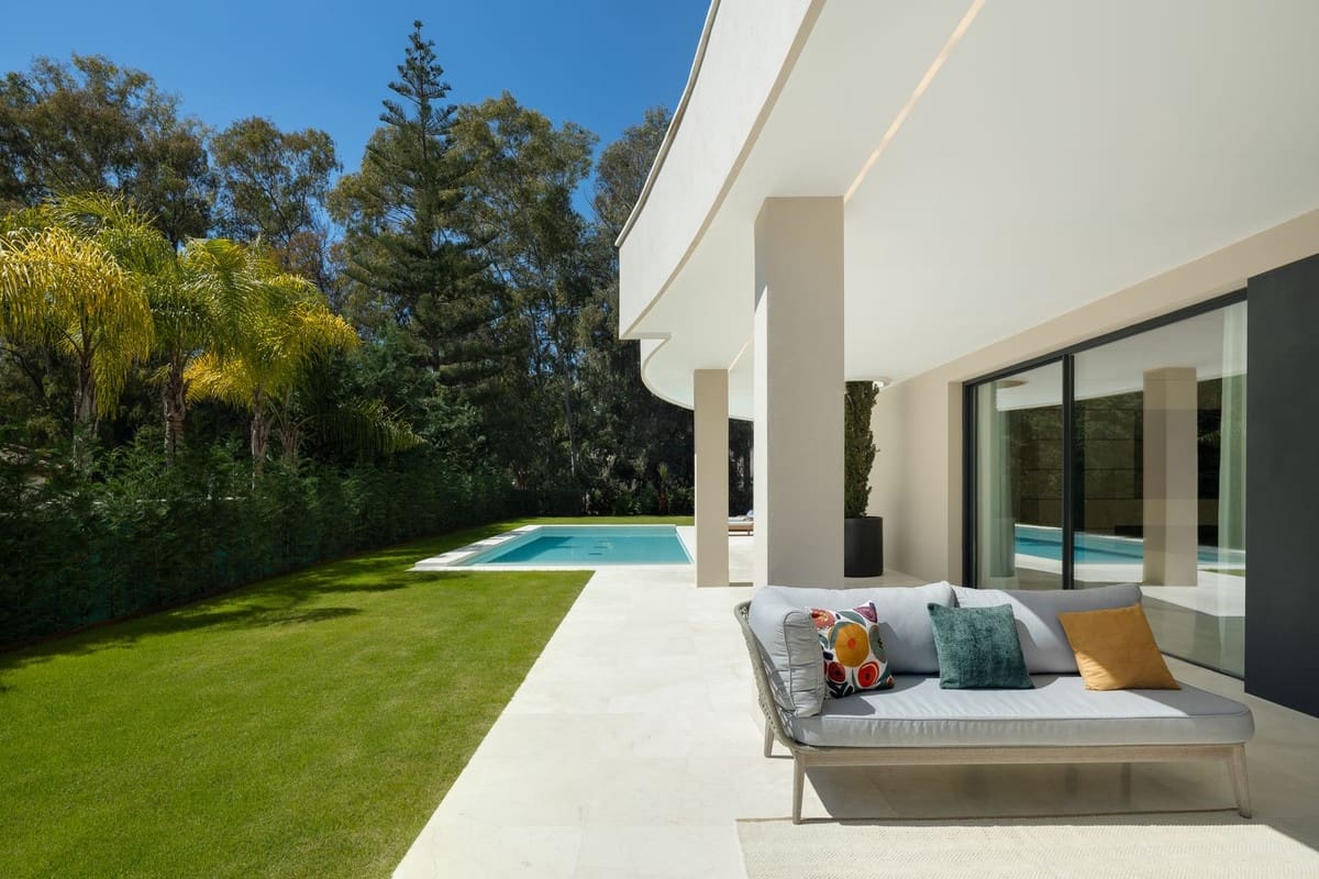 5 soverom Villa til salgs i Nueva Andalucia med svømmebasseng garasje - € 5 265 000 (Ref: 9812442)