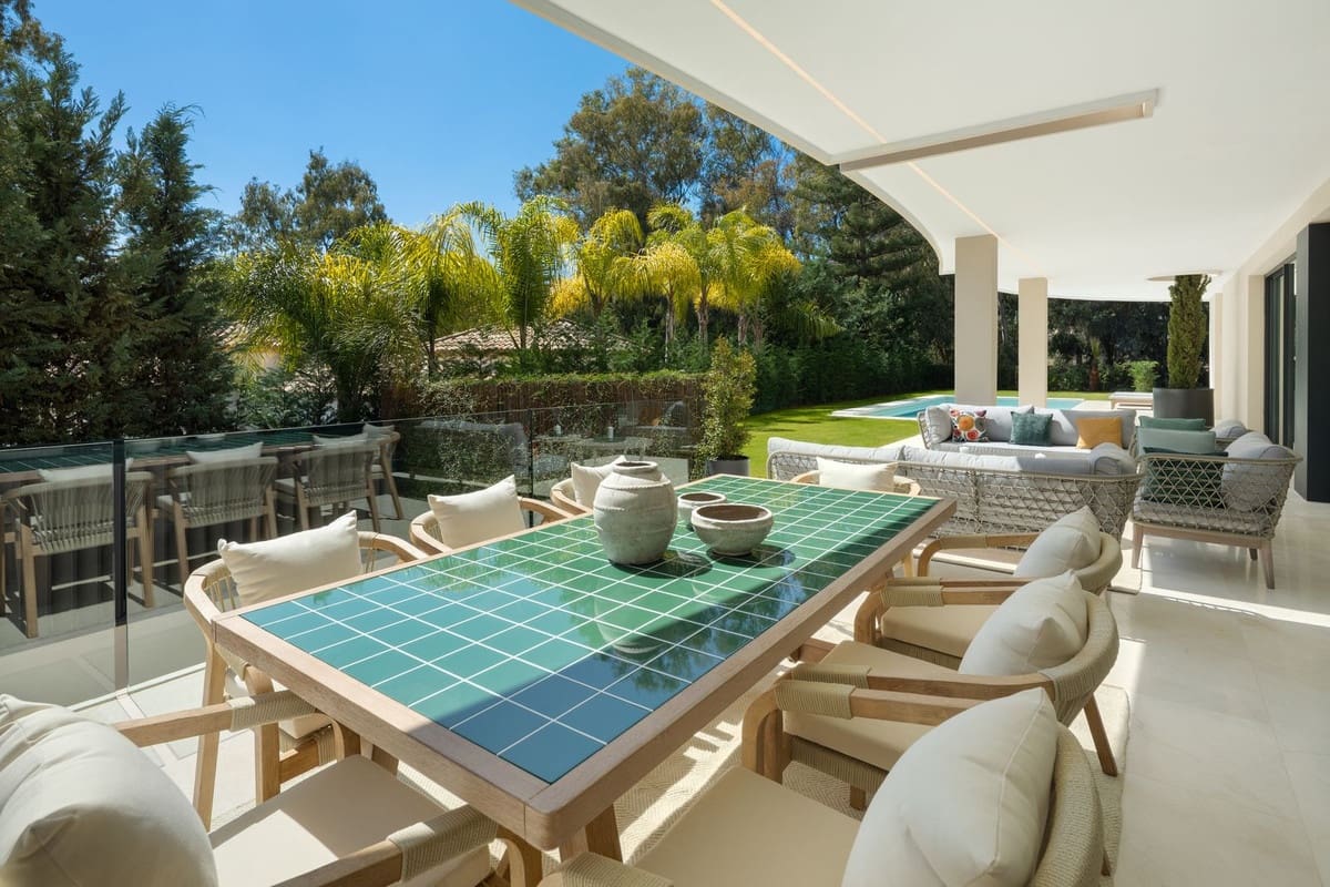 5 soverom Villa til salgs i Nueva Andalucia med svømmebasseng garasje - € 5 265 000 (Ref: 9812442)