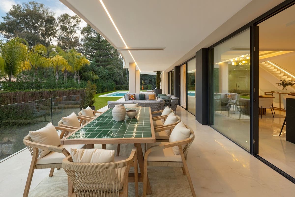 5 soverom Villa til salgs i Nueva Andalucia med svømmebasseng garasje - € 5 265 000 (Ref: 9812442)