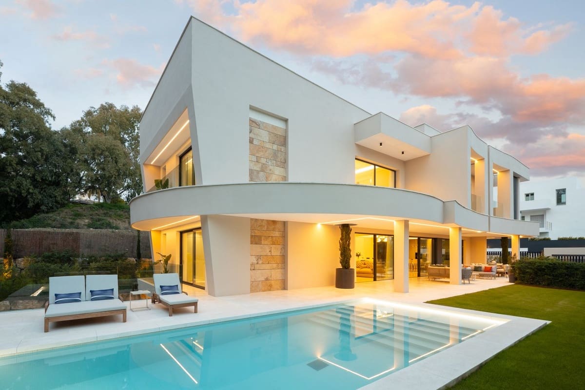 5 soverom Villa til salgs i Nueva Andalucia med svømmebasseng garasje - € 5 265 000 (Ref: 9812442)