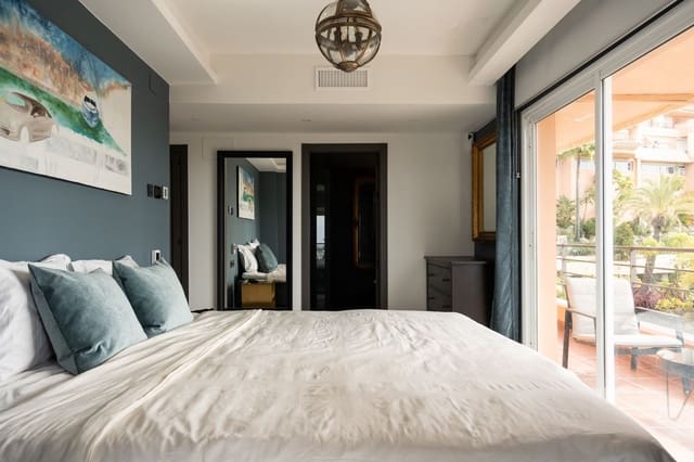Apartamento de 3 habitaciones en Nueva Andalucia, Marbella en venta con piscina garaje - 1.350.000 € (Ref: 9816304)