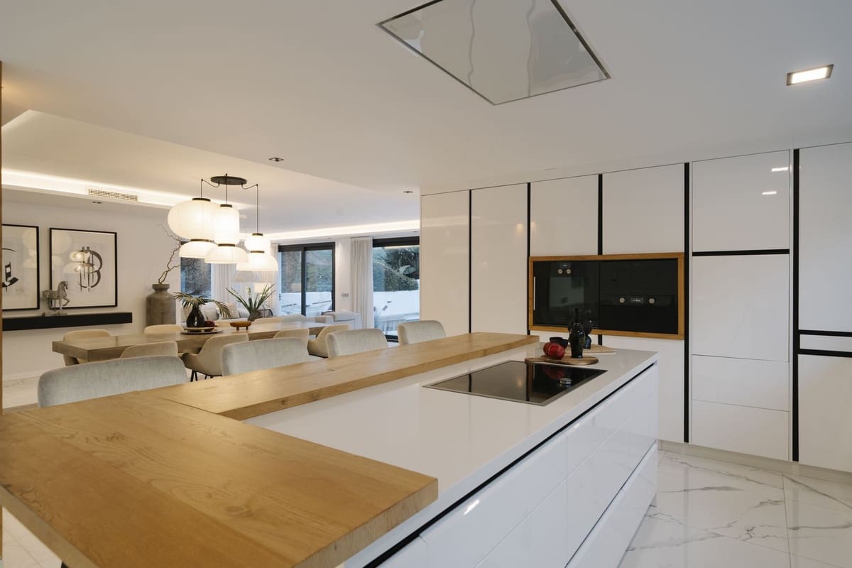 4 quarto Moradia para venda em Nueva Andalucia com piscina garagem - 2 359 000 € (Ref: 9830337)